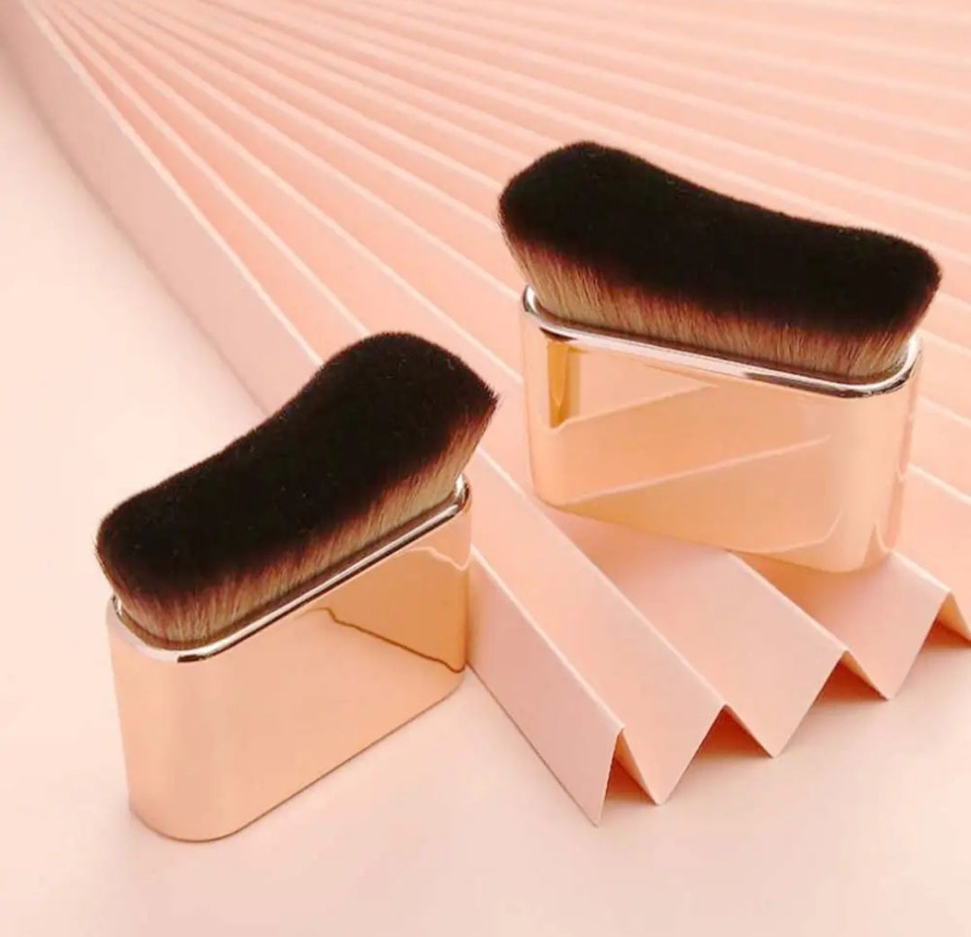 Anabella Wave Foundation Brush Smooth Blend, Glow, Gold